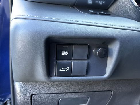 Used 2021 Toyota Highlander XSE AWD/4WD image 9
