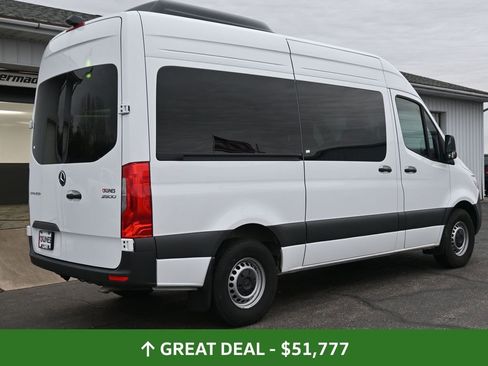 Used 2024 Mercedes-Benz Sprinter 2500 image 7
