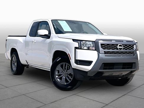 Certified 2025 Nissan Frontier SV RWD image 3