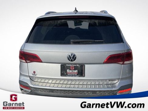 Used 2024 Volkswagen Taos SE image 4