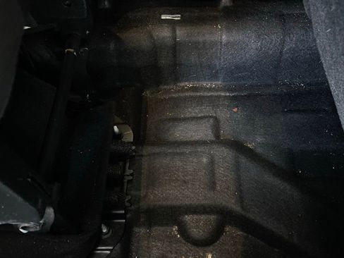 Used 2022 Chrysler Voyager LX image 14