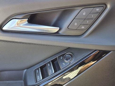 Used 2025 Chevrolet Equinox RS w/ Convenience Package III FWD image 22