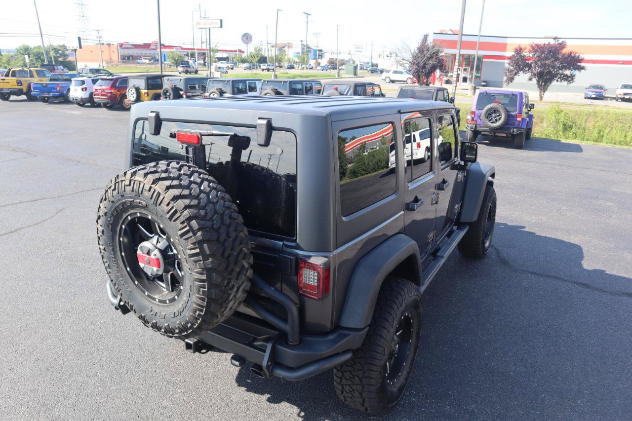 Used 2017 Jeep Wrangler Unlimited Rubicon w/ Cold Weather Group AWD/4WD image 27