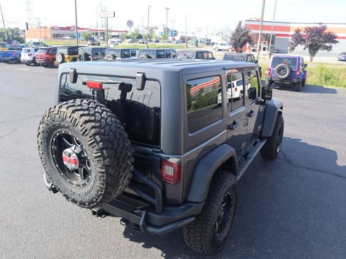 Used 2017 Jeep Wrangler Unlimited Rubicon w/ Cold Weather Group AWD/4WD image 27