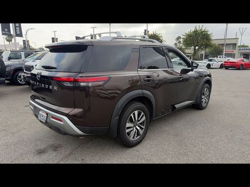 Used 2022 Nissan Pathfinder SL FWD image 4