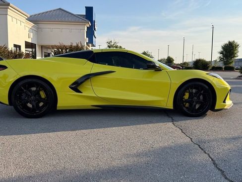 Used 2021 Chevrolet Corvette Stingray Premium Conv w/ Z51 Performance Package RWD image 8
