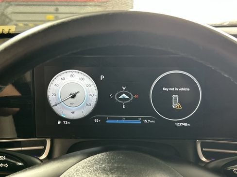 Used 2021 Hyundai Elantra Limited FWD image 16