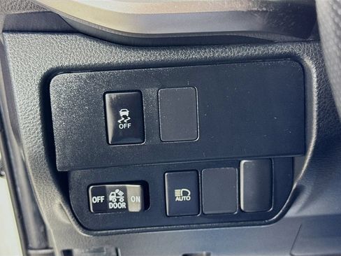 Used 2022 Toyota Tacoma SR5 RWD image 11