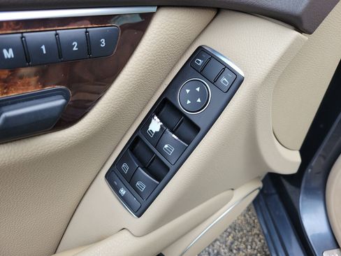 Used 2013 Mercedes-Benz C 250 Sedan image 20