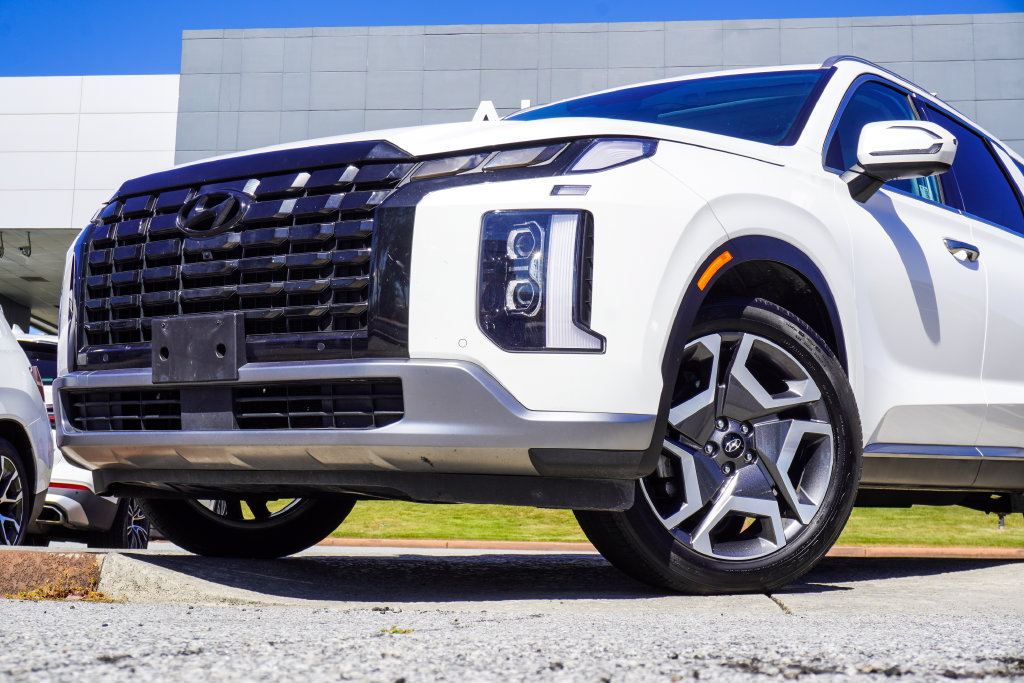 Used 2024 Hyundai Palisade Limited FWD image 2