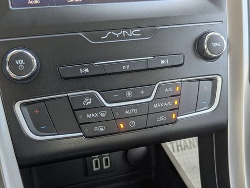 Used 2020 Ford Fusion SE FWD image 23