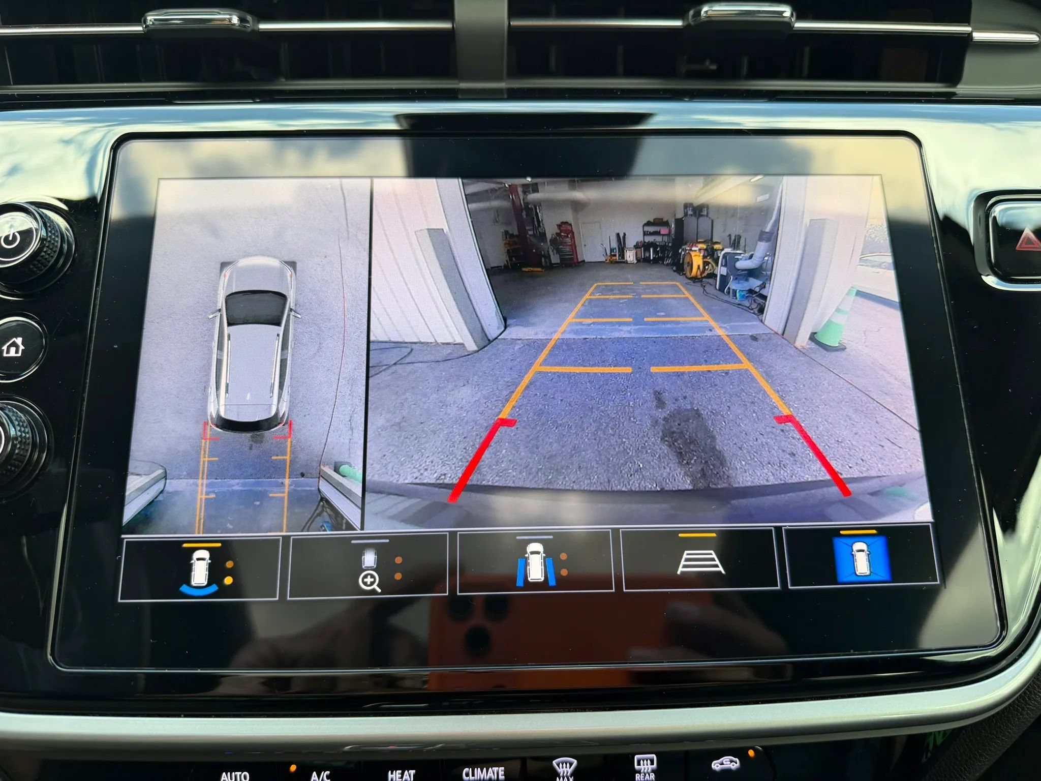Used 2022 Chevrolet Bolt EUV Premier w/ Sun & Sound Package FWD image 26