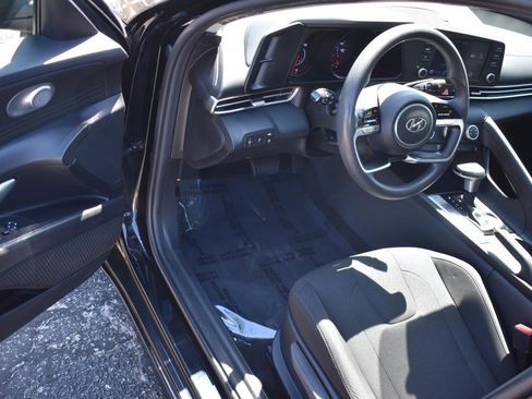 Used 2021 Hyundai Elantra SE image 21