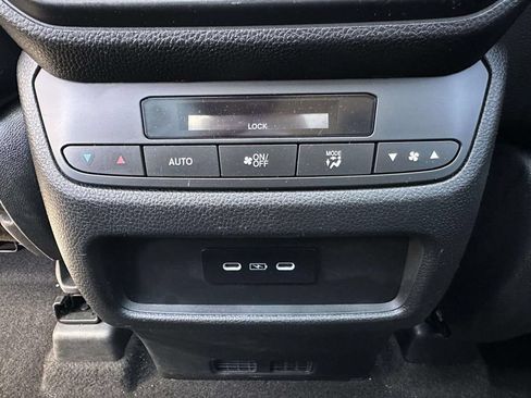 Used 2025 Honda Pilot Touring image 16