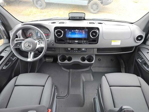Used 2026 Mercedes-Benz Sprinter 2500 image 17