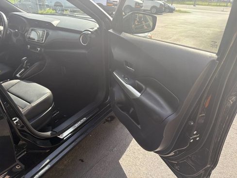 Used 2019 Nissan Kicks SR w/ SR Premium Package FWD image 7