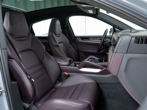 Certified 2024 Porsche Cayenne Coupe AWD/4WD image 28