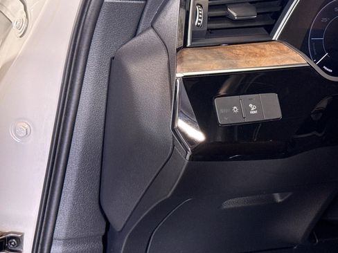 Used 2021 Audi e-tron Premium w/ Convenience Plus Package image 10