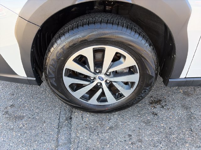 Used 2024 Subaru Outback Premium AWD/4WD image 12