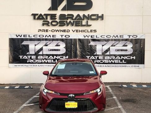 Used 2022 Toyota Corolla LE image 3