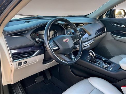 Used 2023 Cadillac XT4 Luxury w/ Cold Weather Package image 13