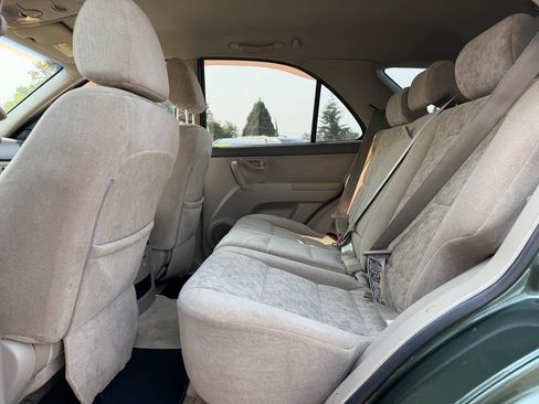 Used 2005 Kia Sorento 2WD image 11