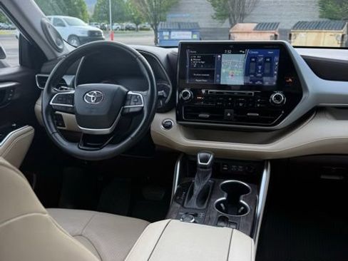 Used 2022 Toyota Highlander Platinum AWD/4WD image 28