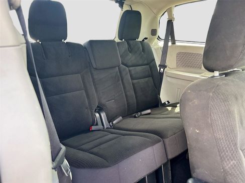 Used 2019 Dodge Grand Caravan SE FWD image 26