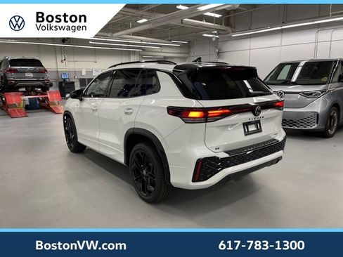 New 2026 Volkswagen Tiguan SE R-Line image 2