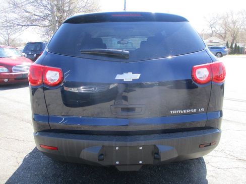 Used 2011 Chevrolet Traverse LS image 3