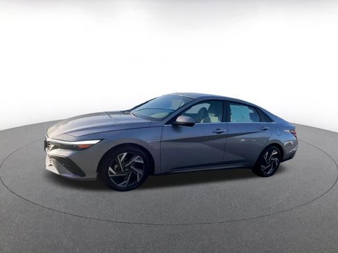 Used 2025 Hyundai Elantra SEL image 8