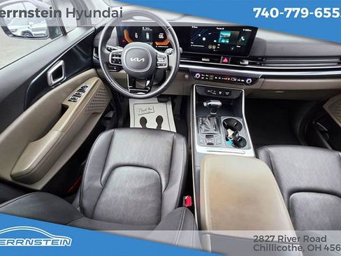 Used 2025 Kia Carnival FWD image 12