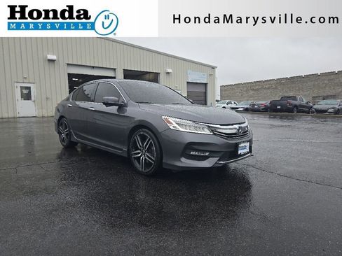 Used 2017 Honda Accord Touring image 1