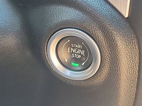 Used 2022 GMC Sierra 2500 SLE w/ SLE Convenience Package image 7