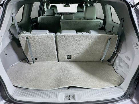 Used 2019 Toyota Highlander LE image 28