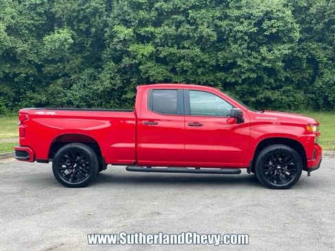Used 2019 Chevrolet Silverado 1500 Custom w/ Custom Convenience Package AWD/4WD image 8
