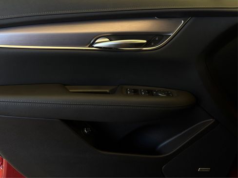New 2025 Cadillac XT5 Luxury image 21