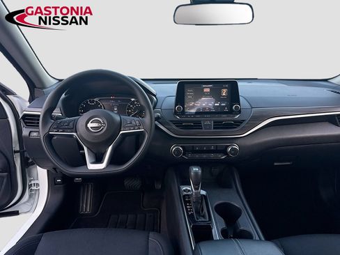 Used 2025 Nissan Altima 2.5 SV FWD image 30