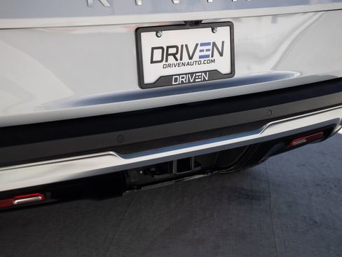 Used 2025 Rivian R1S Adventure image 8