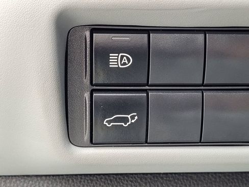 Used 2023 Toyota Highlander XLE AWD/4WD image 8