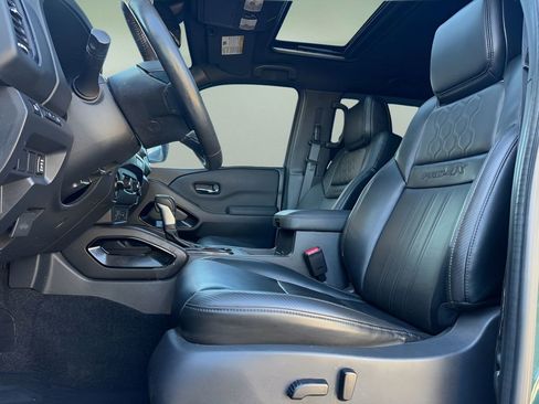 Used 2022 Nissan Frontier PRO-4X w/ Pro-4X Premium Package image 15