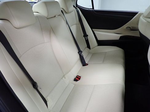 Used 2022 Lexus ES 250 w/ Premium Package image 9