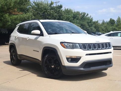 Used 2020 Jeep Compass Latitude FWD image 3