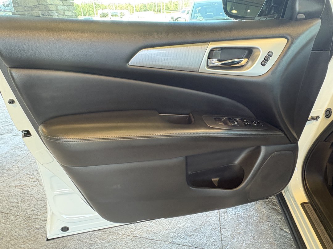 Used 2017 Nissan Pathfinder SL w/ SL Tech Package FWD image 20