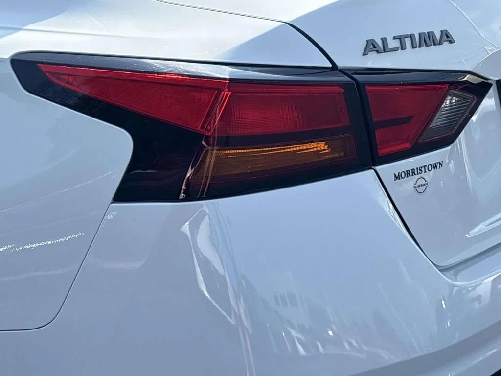 Used 2025 Nissan Altima 2.5 S FWD image 10