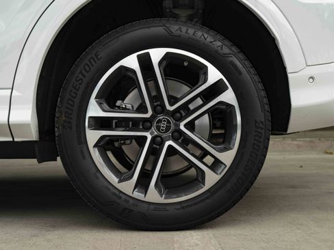 Used 2025 Audi Q5 Premium AWD/4WD image 17
