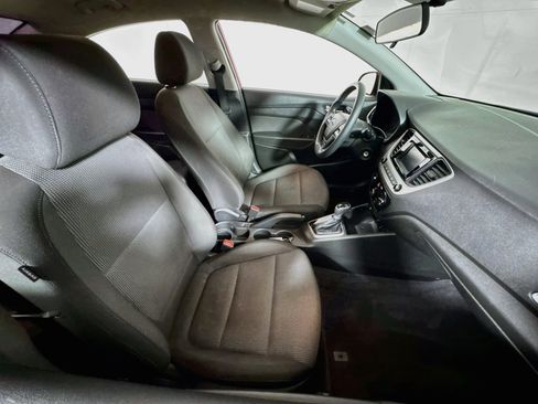Used 2022 Hyundai Accent SE w/ Cargo Package FWD image 24