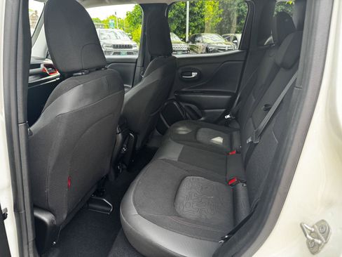 Used 2022 Jeep Renegade Trailhawk AWD/4WD image 11