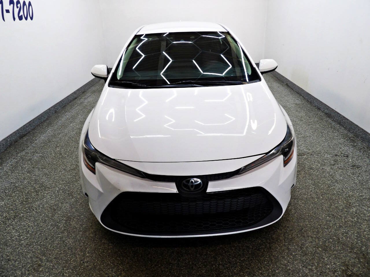 Used 2021 Toyota Corolla LE FWD image 2