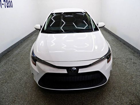 Used 2021 Toyota Corolla LE FWD image 2